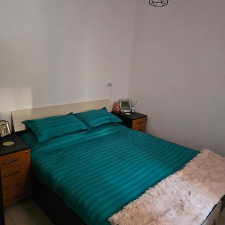 Luxury 1 Bedroom Apartment Roşu Kültér fotó